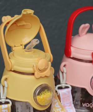 1250 ml Askılı Pipetli Kulaklı Happy Sunday Tritan Suluk Gri